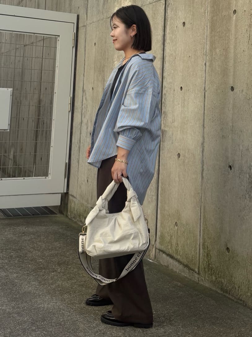 chさんの「THE SHOP TK｜【後ろ姿もサマになる】ストライプ バックシャーリングシャツ/体型カバー/洗える」を使ったコーディネート