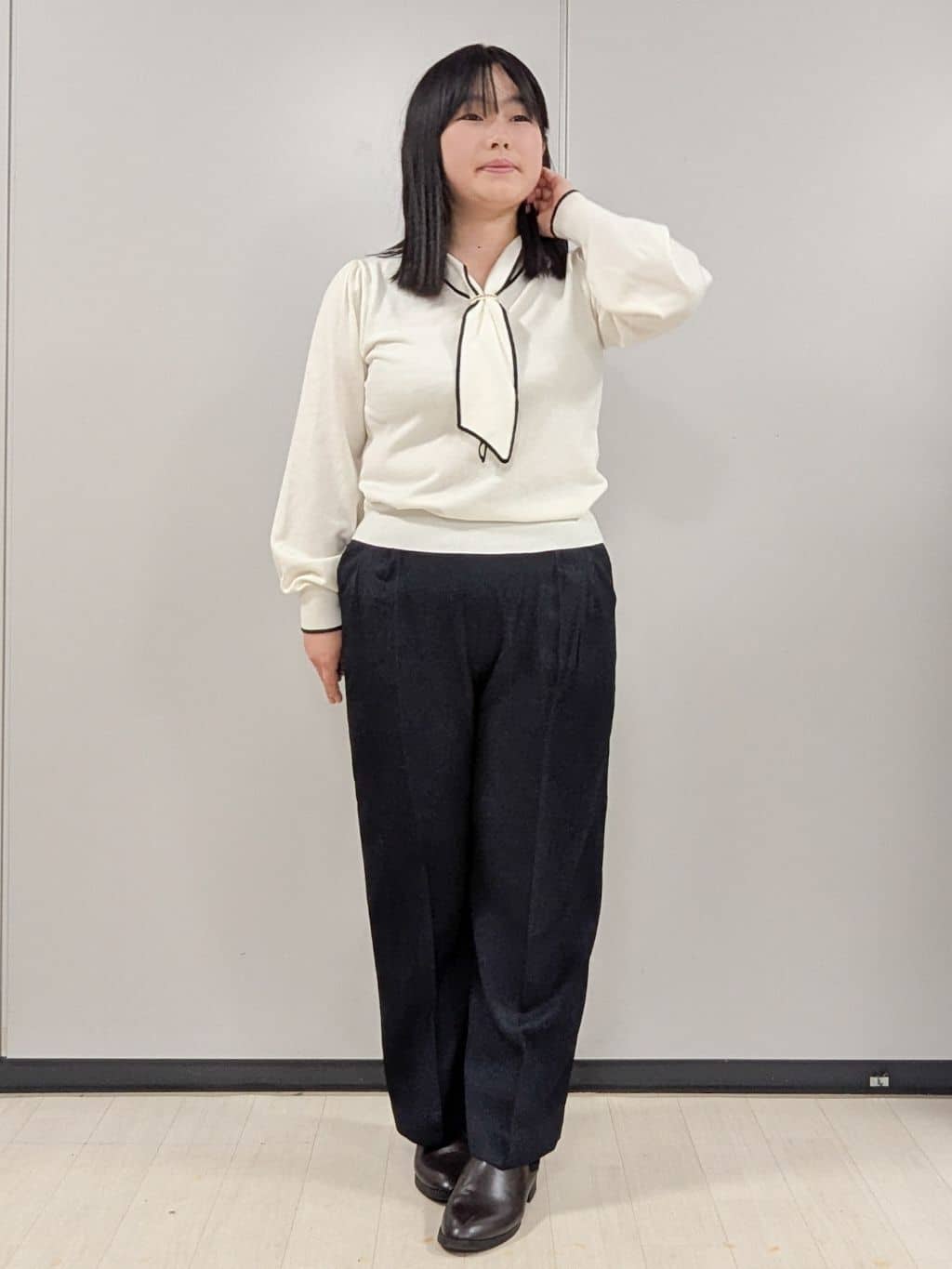 Nonさんの「index｜ゴールドパーツ付きボウタイニット【洗濯機OK】《10col／XS～LL》」を使ったコーディネート