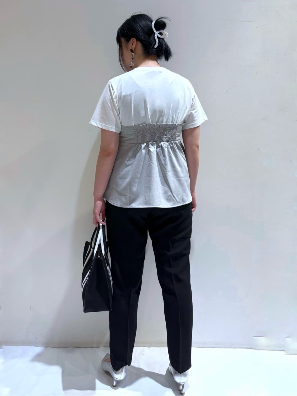 momoさんの「OPAQUE.CLIP｜タックビスチェドッキングカットソー【洗濯機洗い可】」を使ったコーディネート