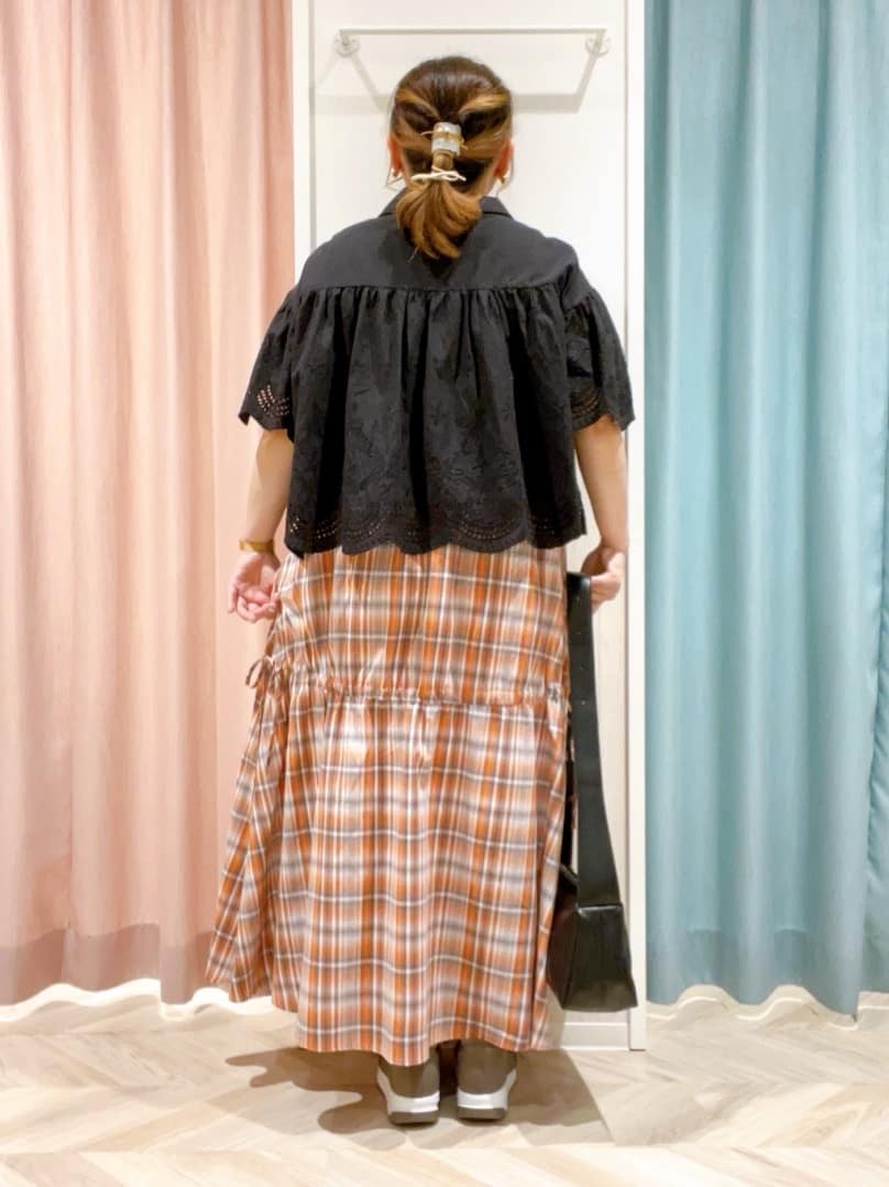 kitaさんの「SHOO･LA･RUE｜コーデの主役になる スカラップレースブラウス」を使ったコーディネート