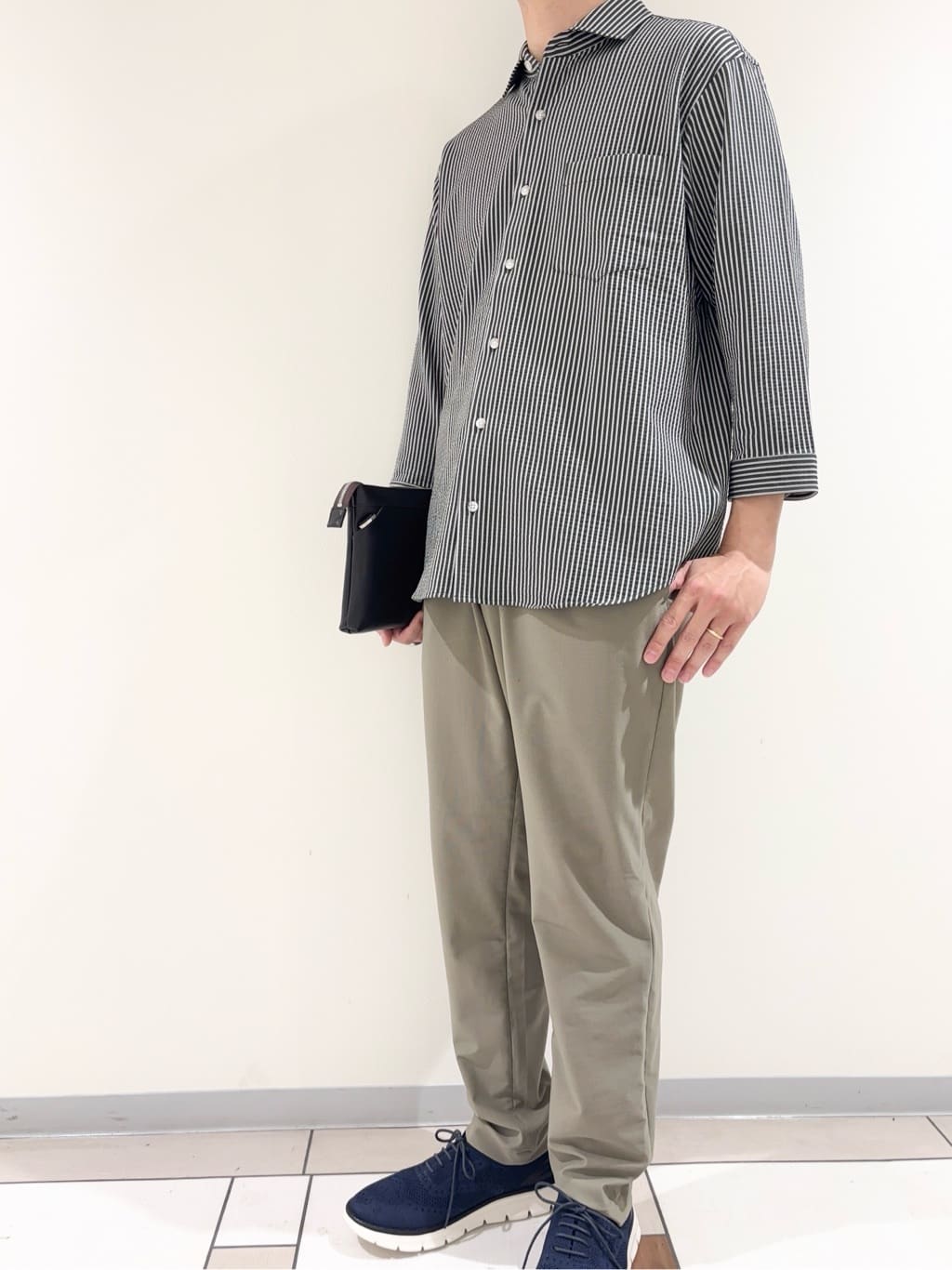 及川さんの「TAKEO KIKUCHI｜【COOL CITY WEAR】エアートール パンツ /接触冷感・通気性」を使ったコーディネート