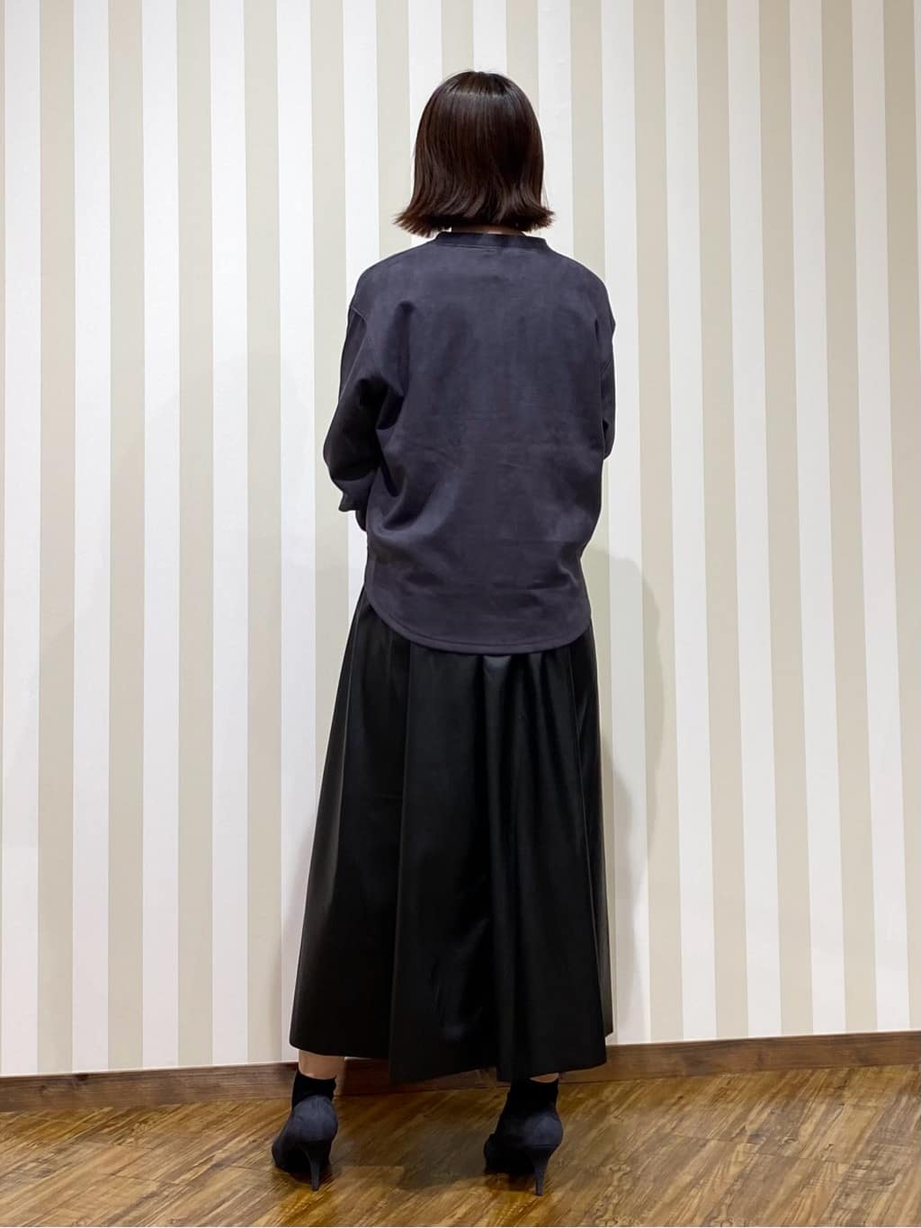 SAOさんの「SHOO･LA･RUE｜【S-LL】大人の抜け感 合皮フレアスカート」を使ったコーディネート