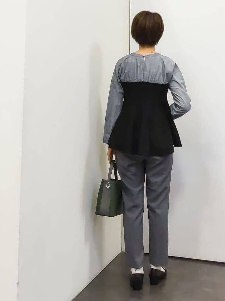 やまちゃんさんの「grove｜一枚でトレンド完成！体型カバーも叶うニットビスチェドッキングブラウス」を使ったコーディネート