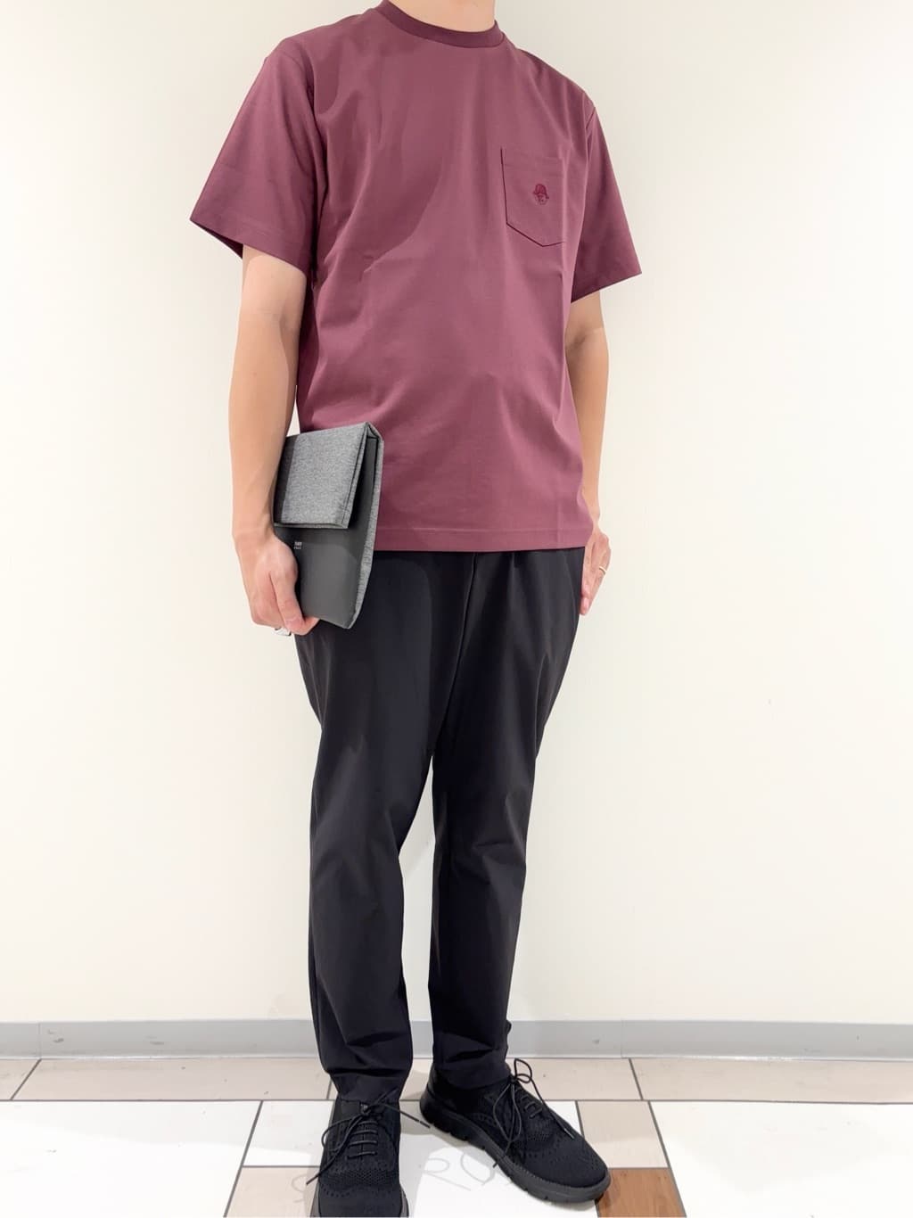 及川さんの「TAKEO KIKUCHI｜【COOL CITY WEAR】ワンポイント刺しゅう ポケットTシャツ /接触冷感」を使ったコーディネート