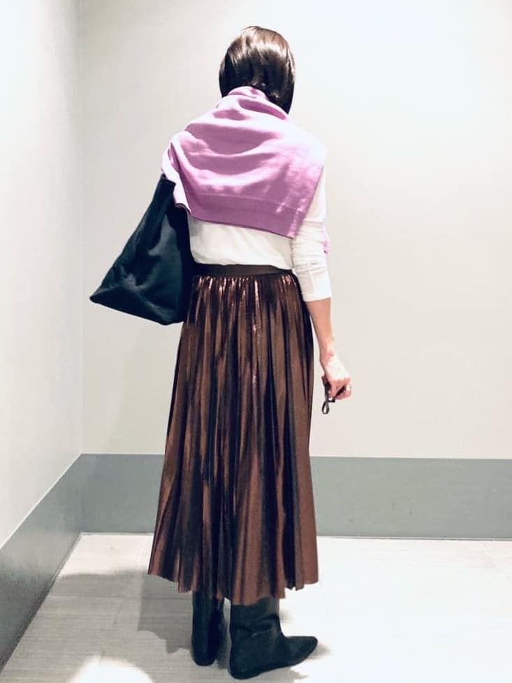 Furuさんの「DRESSTERIOR｜◆【洗える/ストレッチ性/オンオフ】箔プリントプリーツスカート」を使ったコーディネート