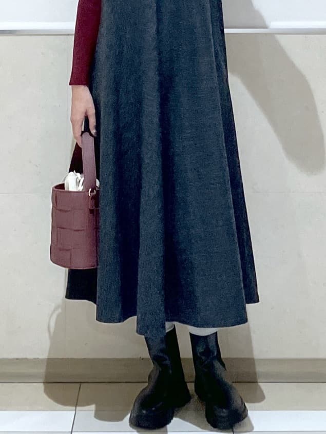 eriko さんの「Dessin｜【洗える】Vネックジャンパースカート」を使ったコーディネート