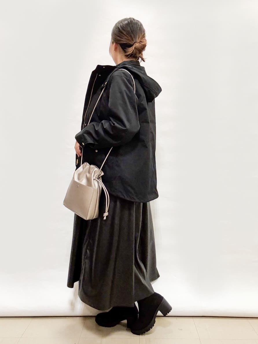 bulさんの「SHOO･LA･RUE｜【2点セット/7分袖】大人のきれい見え お袖タック入りアクセ付きトップス」を使ったコーディネート
