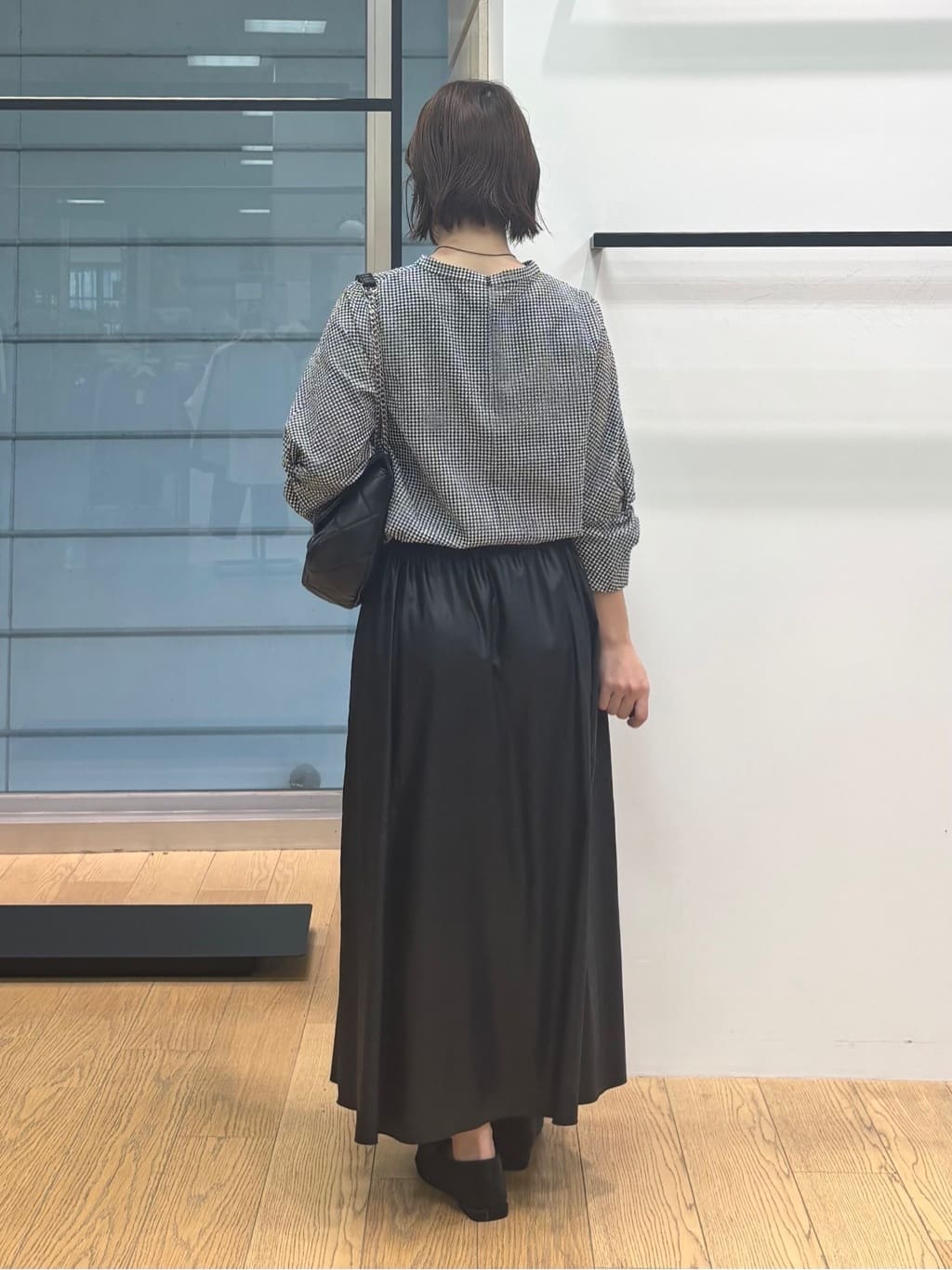 asamiさんの「INDIVI｜レザー調ギャザースカート」を使ったコーディネート