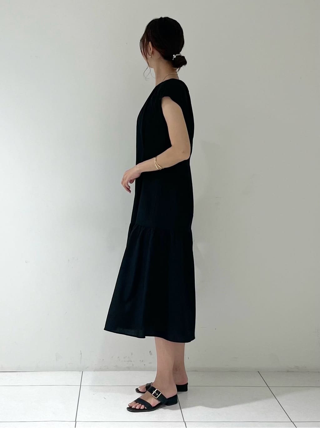shioriさんの「INDIVI｜【1枚でコーデ完成！】タックワンピース」を使ったコーディネート