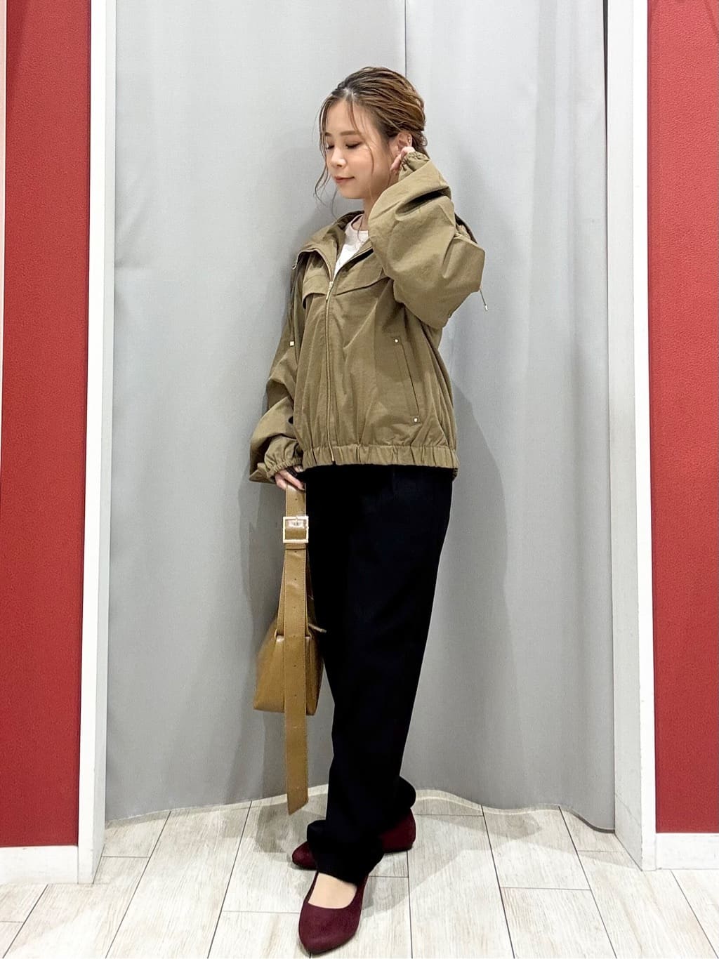 shioさんの「SHOO･LA･RUE｜【洗濯後しわになりにくい】さらっとタッチの 5分袖ドルマンブラウス」を使ったコーディネート
