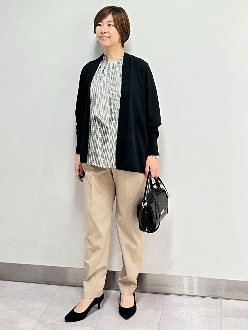 みなこさんの「UNTITLED｜【はっ水/後ろウエストゴム/洗える】ストレッチテーパードパンツ」を使ったコーディネート