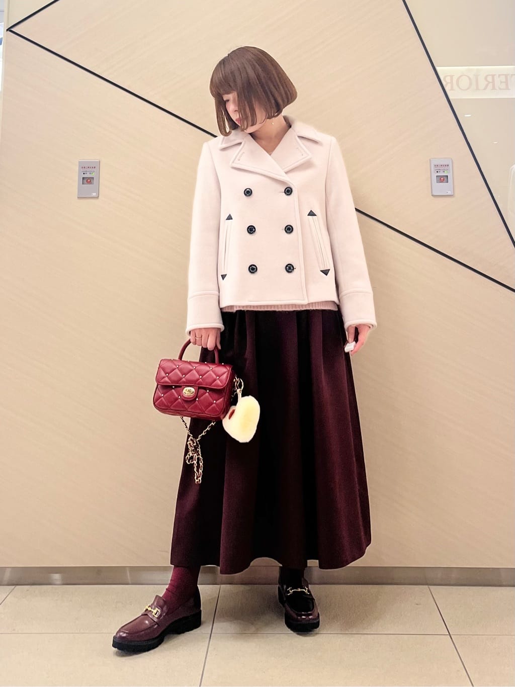 yahataさんの「DRESSTERIOR｜アルパカブレンドVネックニット」を使ったコーディネート