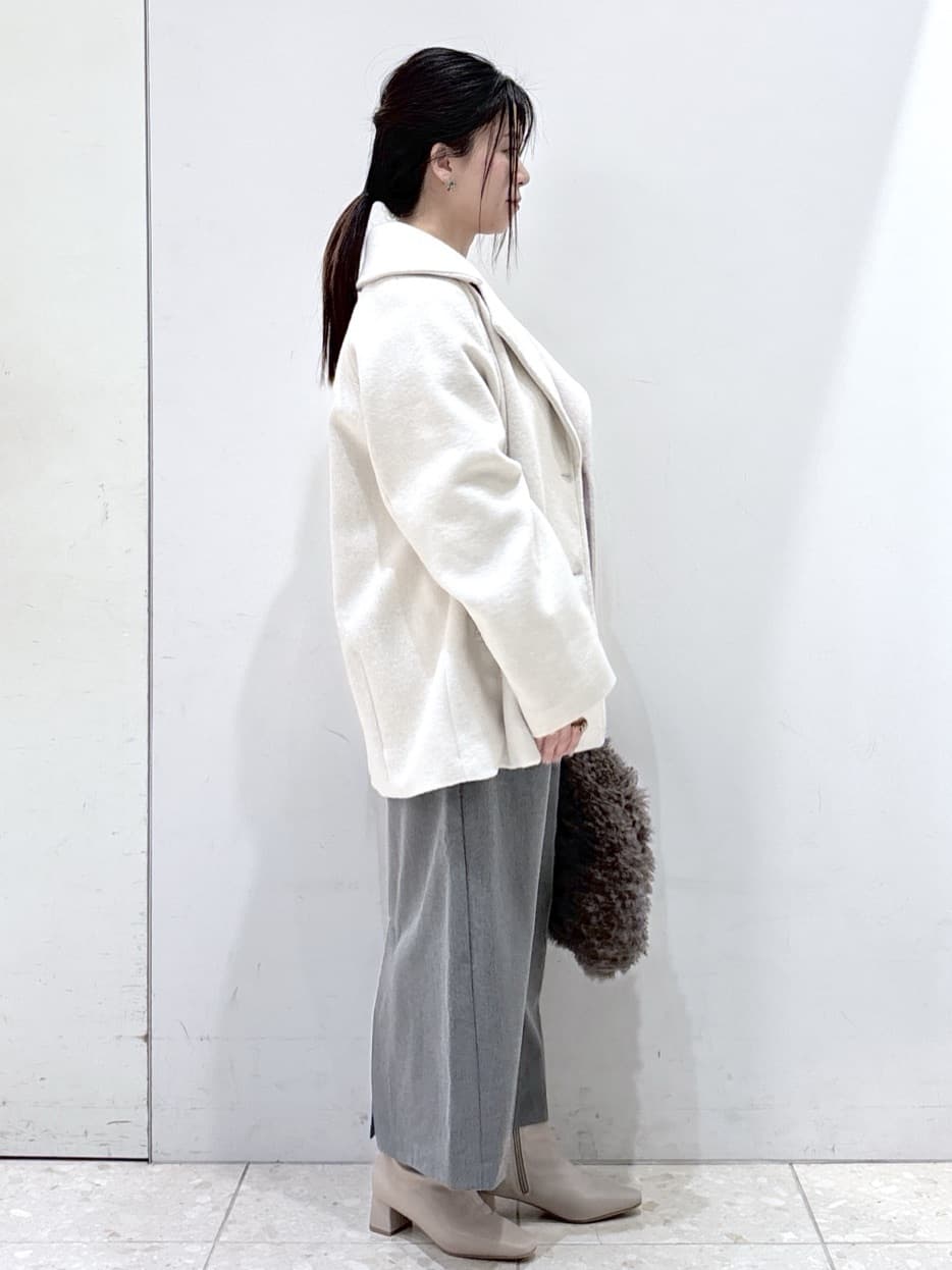 mameさんの「OPAQUE.CLIP｜カシミヤブレンドウールミドルピーコート」を使ったコーディネート