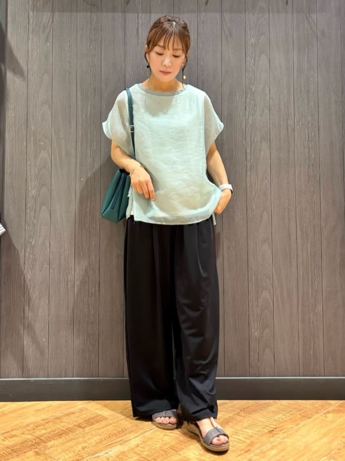 meiさんの「SHOO･LA･RUE｜【洗える/S-LL】上品なシアー感 レイヤード風トップス」を使ったコーディネート