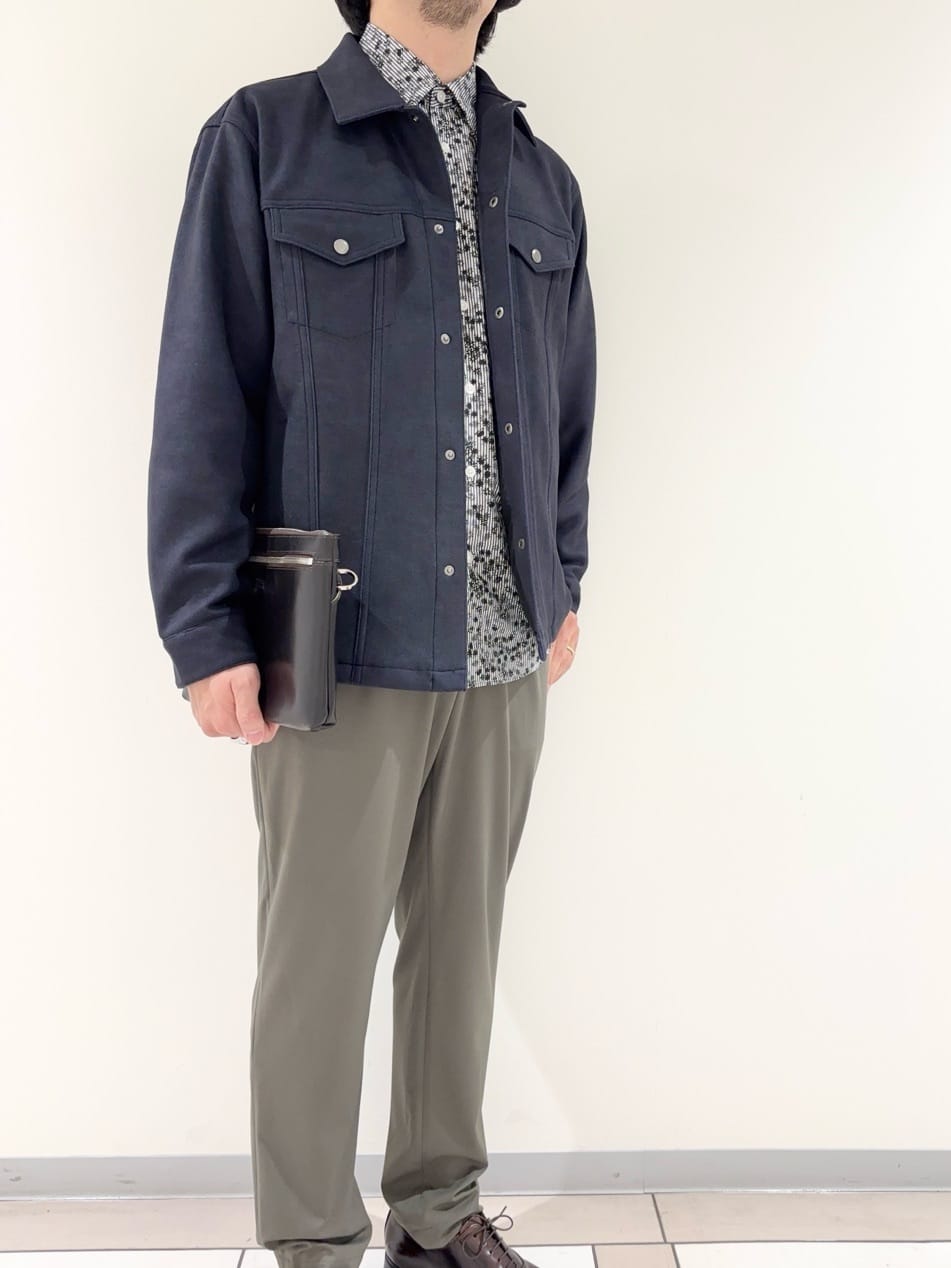 及川さんの「TAKEO KIKUCHI｜ストライプ小花 長袖シャツ」を使ったコーディネート