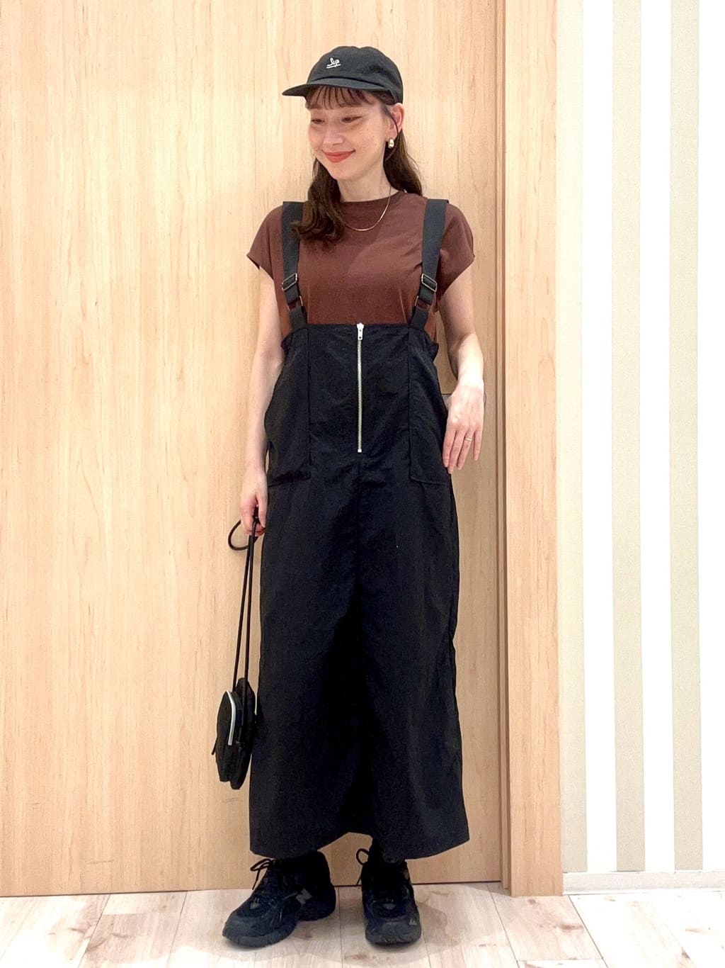 ririさんの「SHOO･LA･RUE｜【S-LL/汗ジミ軽減/ひんやり/UV】インせず着られる フレンチスリーブTシャツ」を使ったコーディネート
