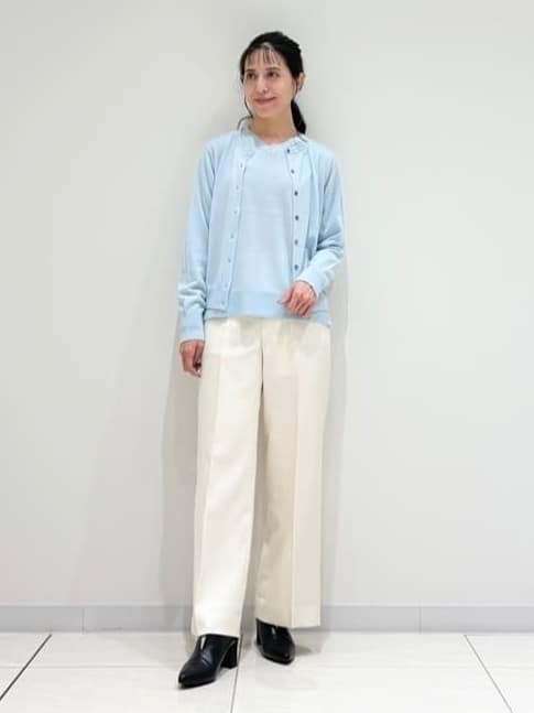 kayoさんの「INDIVI｜【洗える／毛玉になりにくい】エクストラファインウール Vネックニット」を使ったコーディネート
