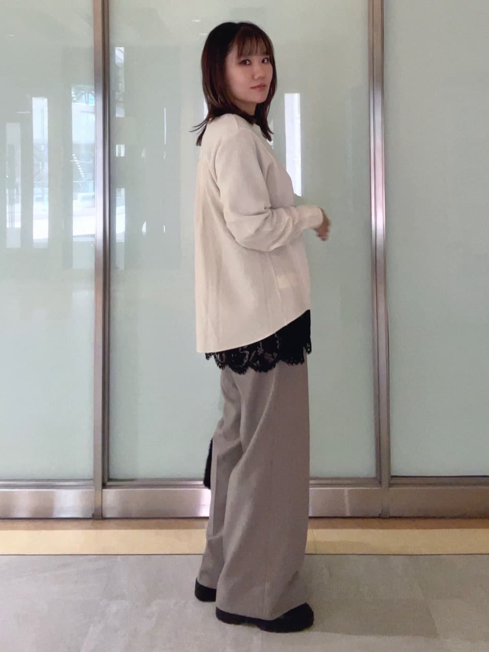mayutaさんの「INDIVI｜【洗える／選べる8色】トーンアップニット」を使ったコーディネート
