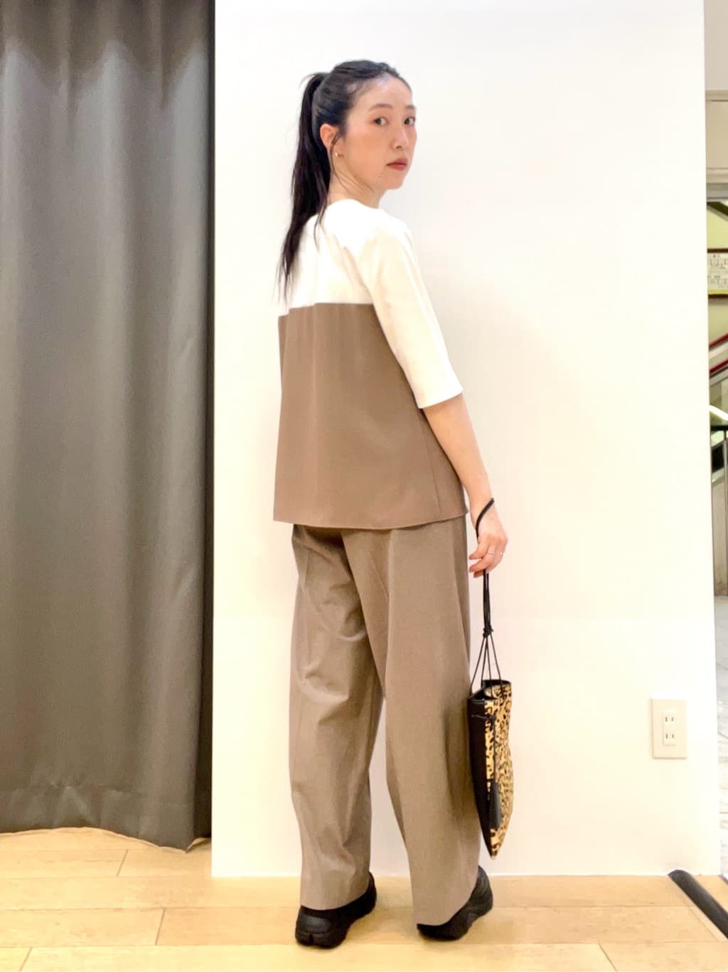 yukoさんの「INDIVI｜【褒められパンツ】ワンタックワイドパンツ」を使ったコーディネート