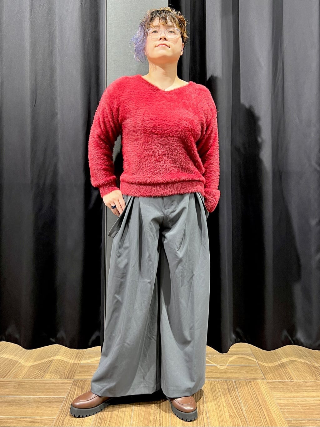 OKMKさんの「THE SHOP TK｜【華やかで柔らか】ふわふわフェザーニット/洗える・前後2WAY」を使ったコーディネート