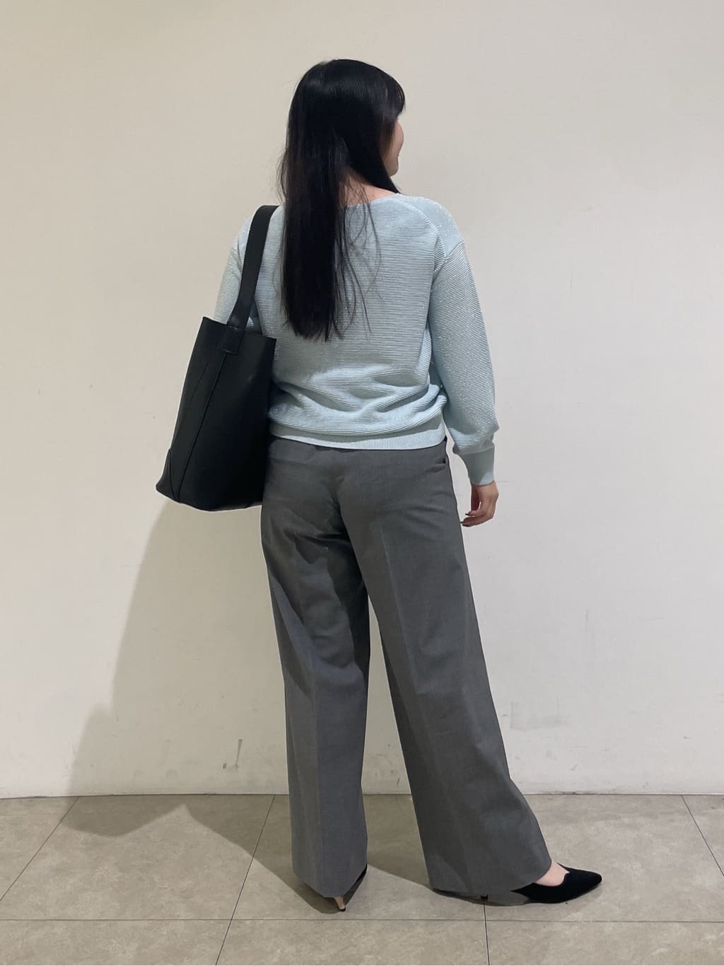 emikaさんの「INDIVI｜【ウール混ラメ素材】Vネック煌めきニット」を使ったコーディネート