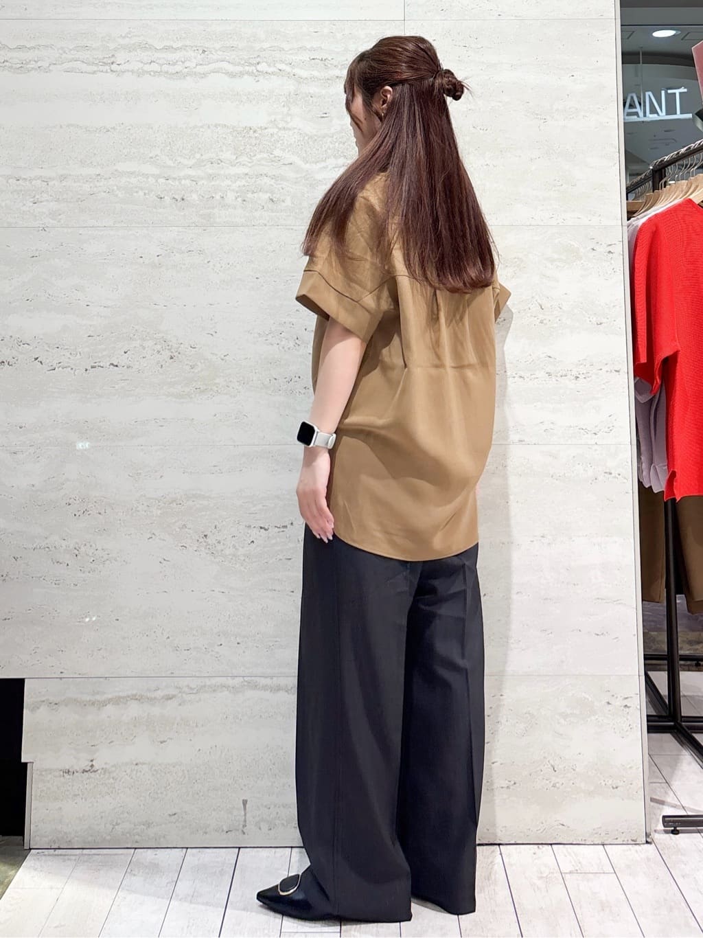 かほさんの「OPAQUE.CLIP｜【抗菌防臭加工／通勤対応可能】デザインバックルポインテッドパンプス」を使ったコーディネート