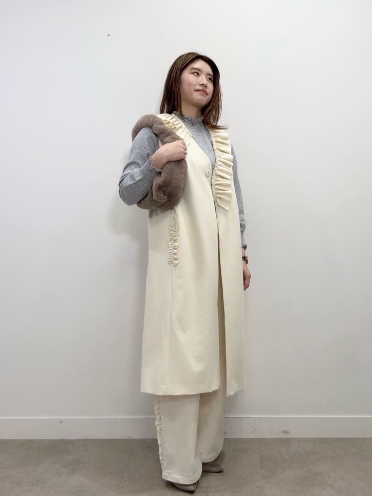 Suma Una本部スタッフさんの「SunaUna｜【COLLECTION LINE】フリルスリーブレスジレ」を使ったコーディネート