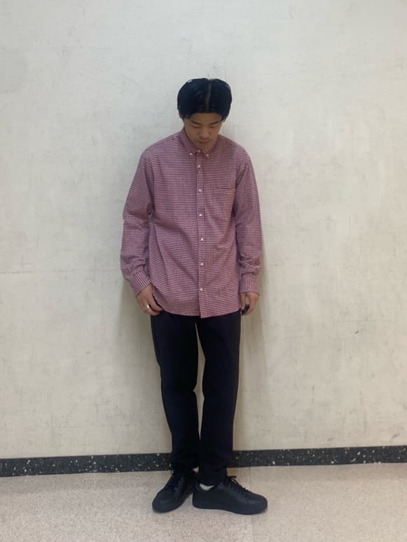 石井友也さんの「TAKEO KIKUCHI｜【抗菌防臭/シーズンレス】シアサッカーギンガムチェック ストレッチシャツ」を使ったコーディネート
