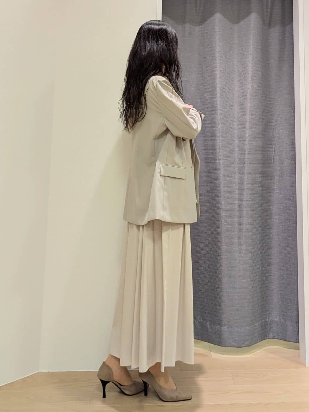 miiさんの「INDIVI｜レザー調ギャザースカート」を使ったコーディネート
