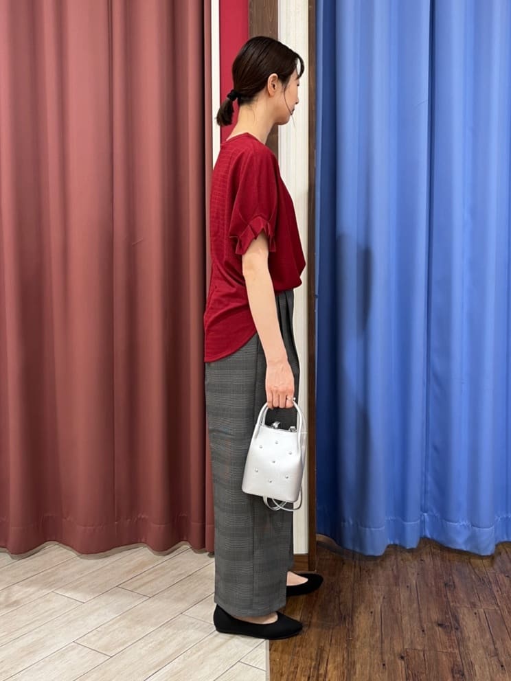 muさんの「SHOO･LA･RUE｜【洗える】お袖のタックがアクセント インせず着られる さらさらドルマントップス」を使ったコーディネート