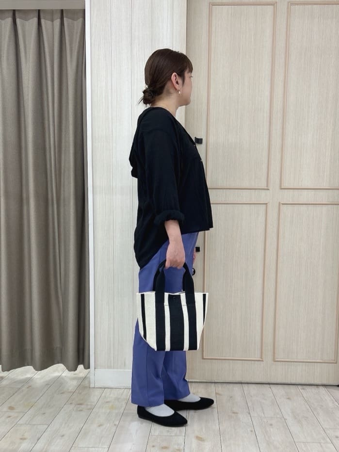 akiさんの「SHOO･LA･RUE｜【洗濯機可/S-3L/美脚シルエット】通勤・セレモニーにも　きちんと見えする ソフトスティックパンツ」を使ったコーディネート