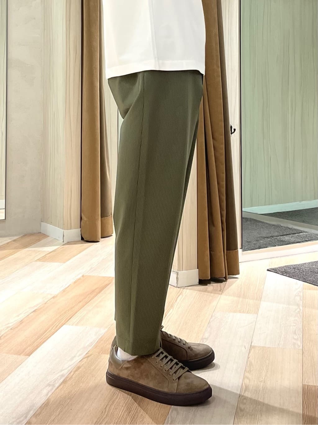 URAさんの「TAKEO KIKUCHI｜【COOL CITY WEAR】インドライ天竺モックネック プルオーバー /吸汗速乾」を使ったコーディネート
