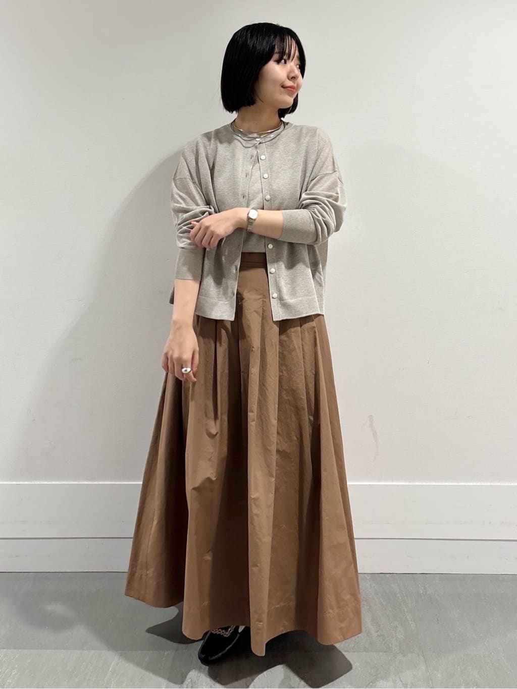モエカさんの「UNTITLED｜【前後2WAY/アンサンブル可/ゆったり】シアーカーディガン」を使ったコーディネート