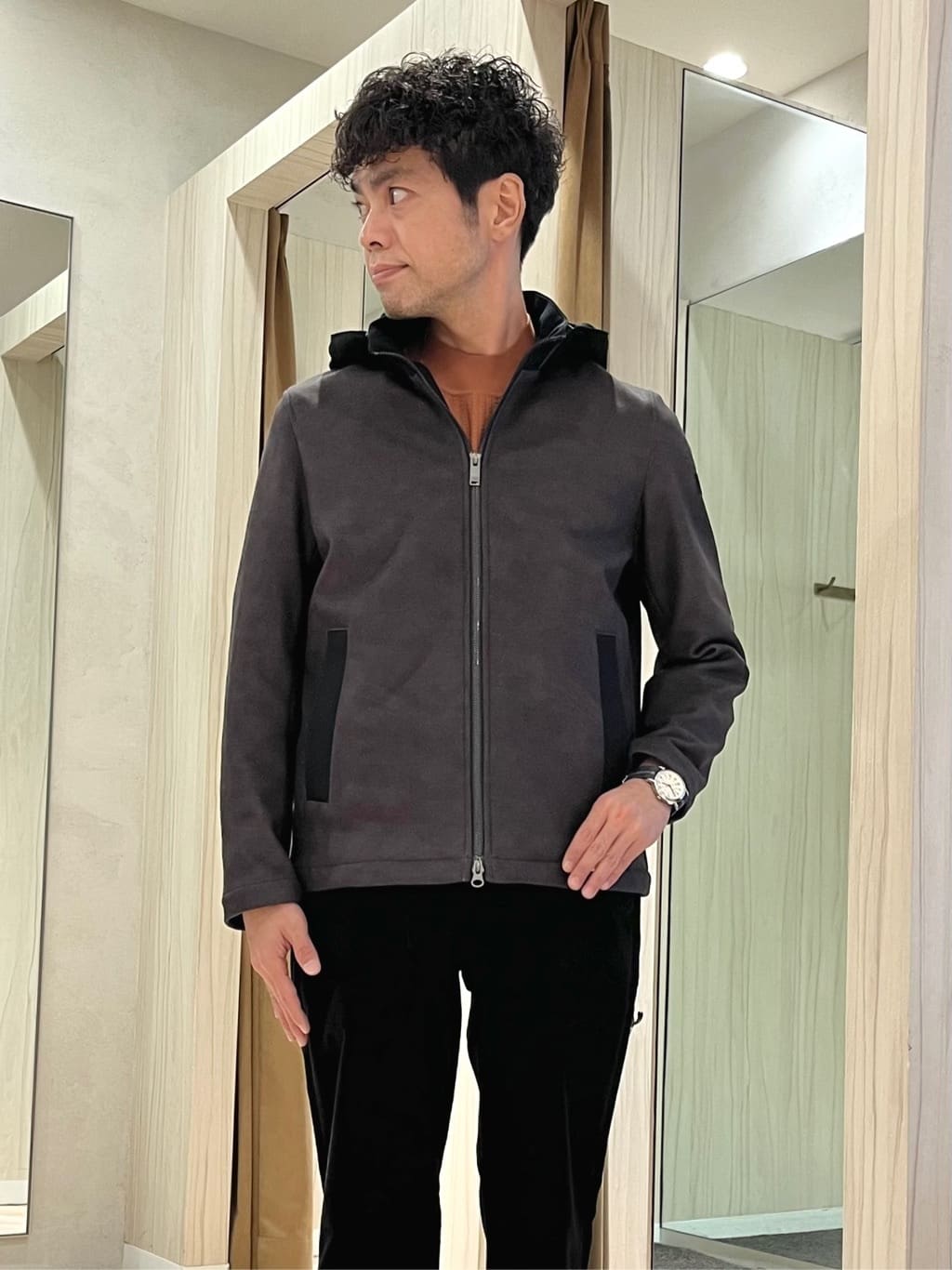 URAさんの「TAKEO KIKUCHI｜【JUST ONE LAYER】ダウンファブリック ジップアップ フード ブルゾン」を使ったコーディネート