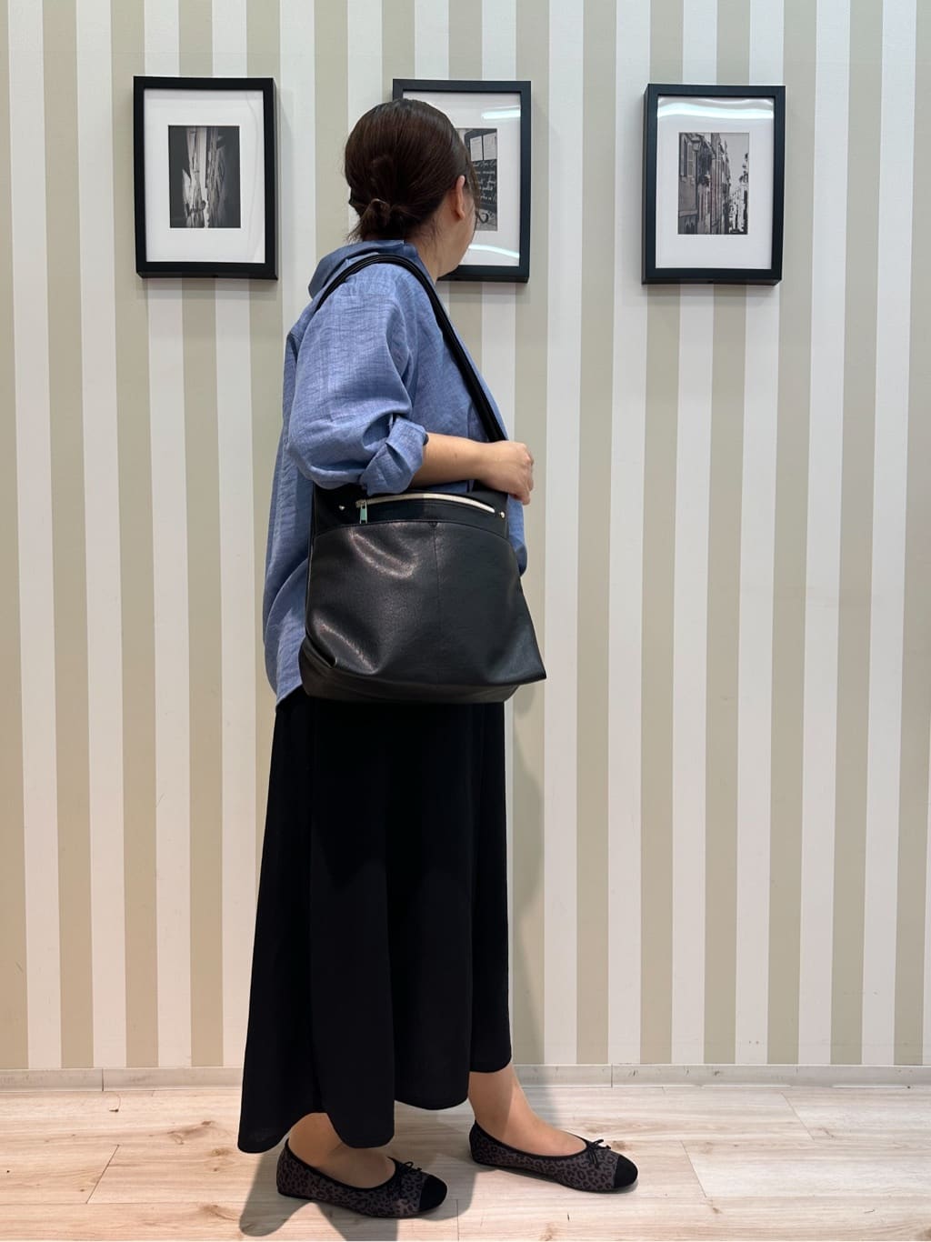 みさぼうさんの「SHOO･LA･RUE｜【S-LL】インせず着られる デニムライク前開きブラウス」を使ったコーディネート