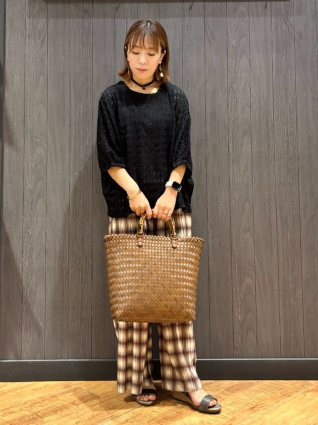 meiさんの「SHOO･LA･RUE｜【S-LL】涼やかで好印象 シアーチェック ドルマントップス」を使ったコーディネート