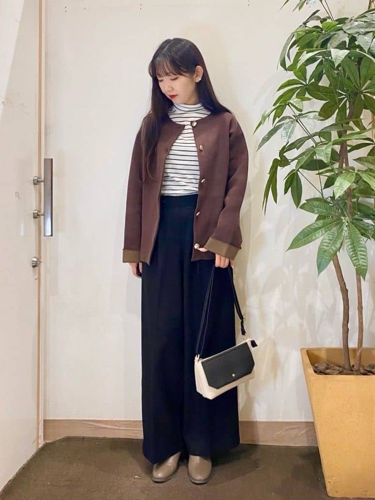 AYUMIさんの「SHOO･LA･RUE｜【S-LL/吸湿発熱】なめらかとろみ インナータートル」を使ったコーディネート