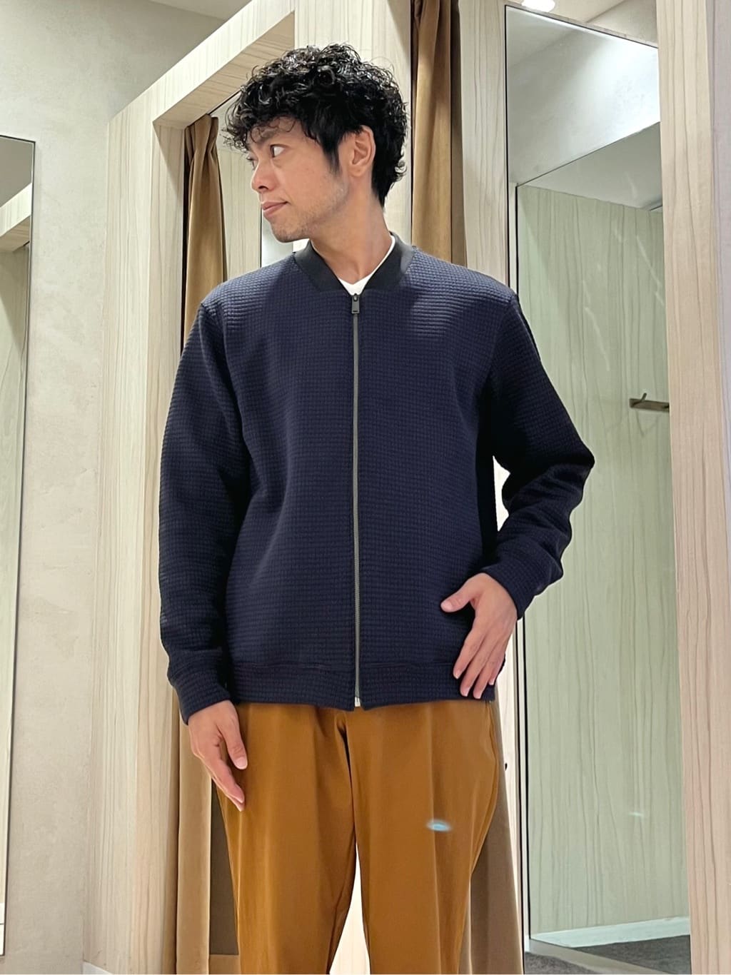 URAさんの「TAKEO KIKUCHI｜【3Dナイロンストレッチ】スリムイージーパンツ」を使ったコーディネート
