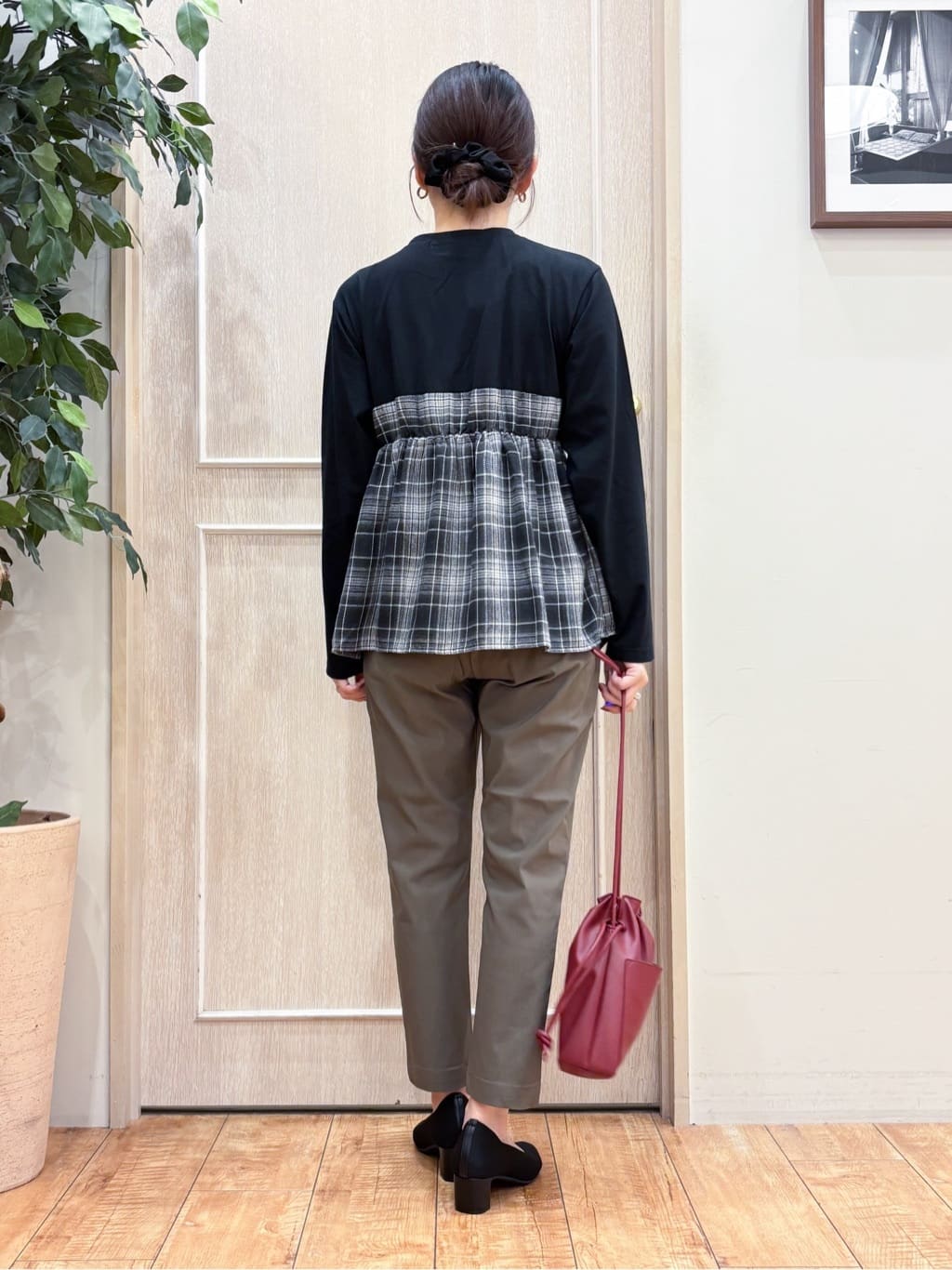 なみさんの「SHOO･LA･RUE｜シャツレイヤード風で1枚でサマ見え ロンT」を使ったコーディネート