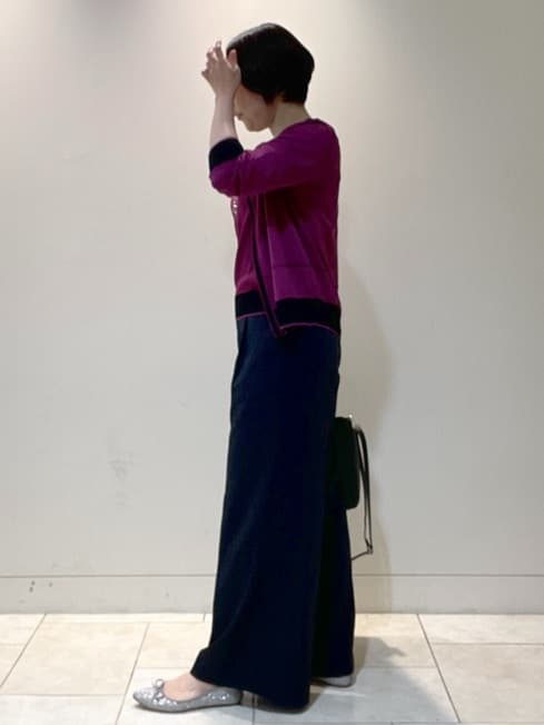フミさんの「Reflect｜【WEB先行カラーあり／手洗い可／アンサンブル可】バイカラーカーディガン」を使ったコーディネート