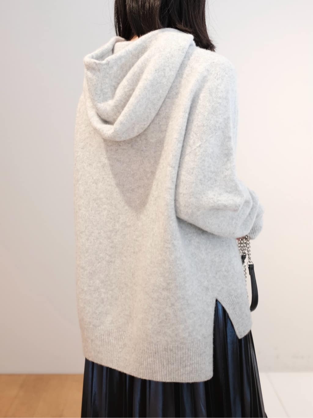 Kishimotoさんの「DRESSTERIOR｜◆【洗える/ストレッチ性/オンオフ】箔プリントプリーツスカート」を使ったコーディネート
