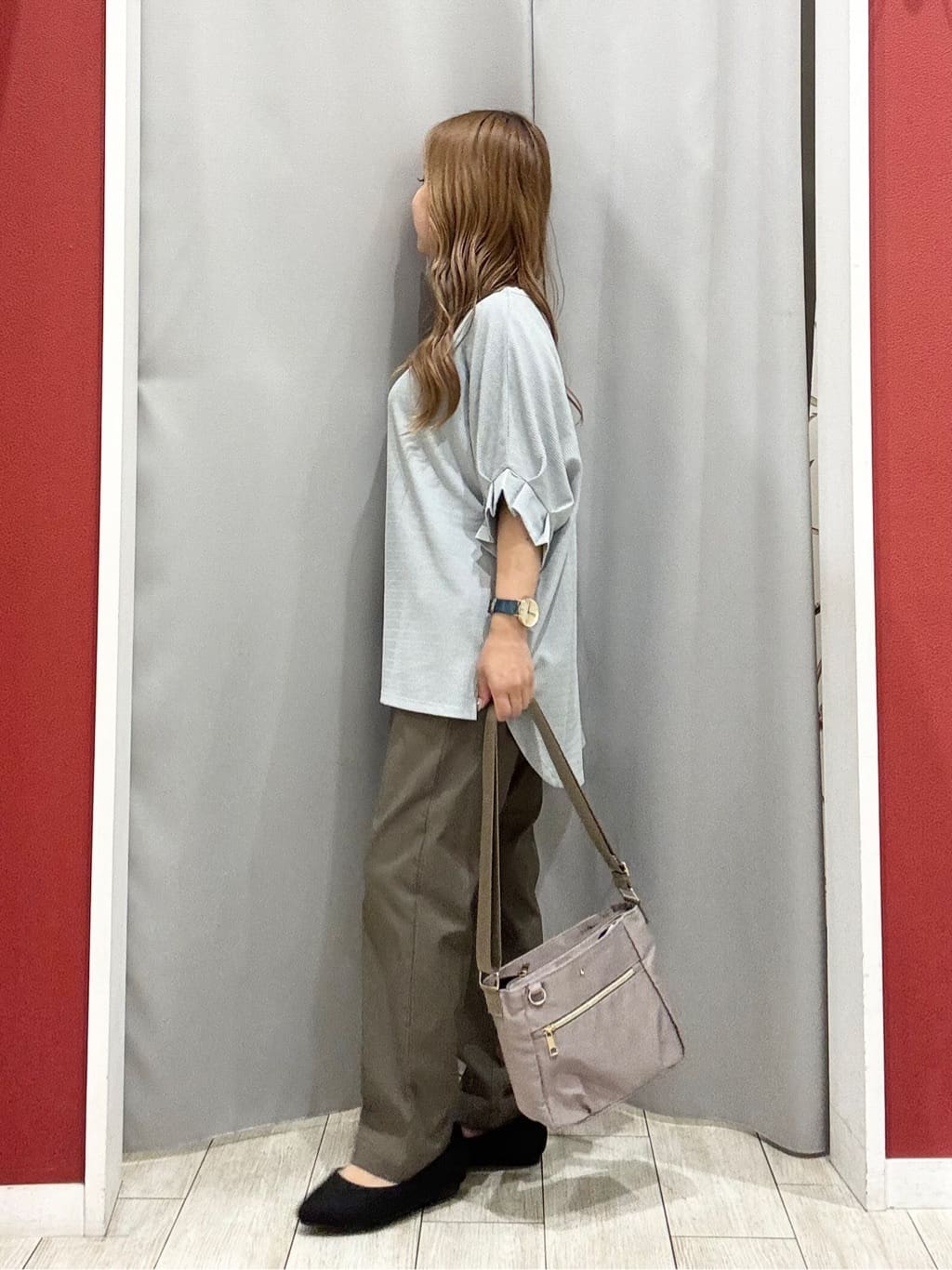 shioさんの「SHOO･LA･RUE｜【洗える】お袖のタックがアクセント インせず着られる さらさらドルマントップス」を使ったコーディネート