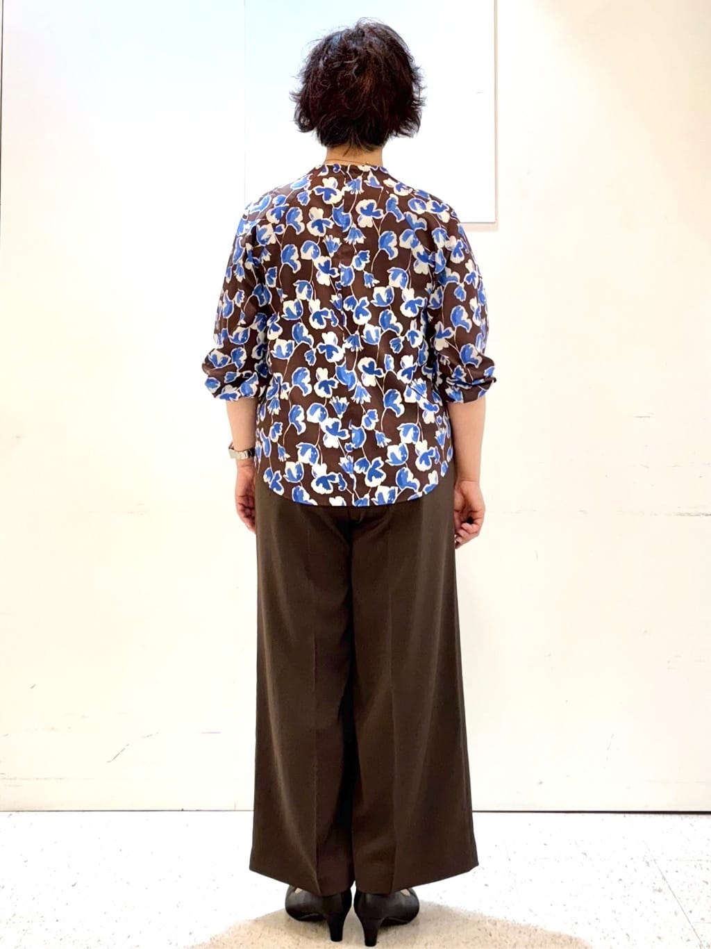 ヤスコさんの「Reflect｜【ジャケットのインナーにおすすめ◎】花柄タックデザインブブラウス」を使ったコーディネート