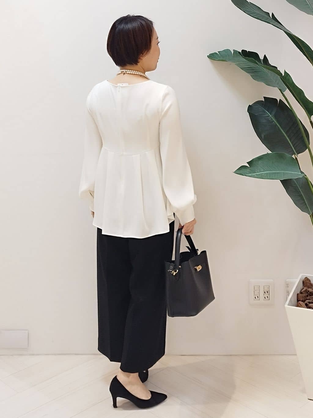 s u g iさんの「UNTITLED｜【洗える/重ね着/フォーマル】レイヤード ペプラムブラウス」を使ったコーディネート
