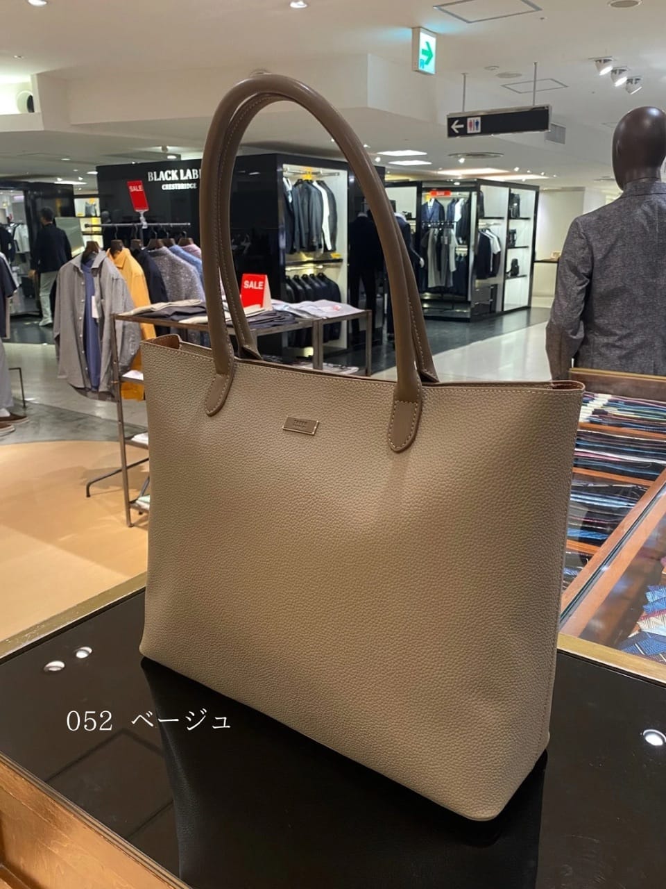 小南大和さんの「TAKEO KIKUCHI｜マイクロファイバートートM」を使ったコーディネート