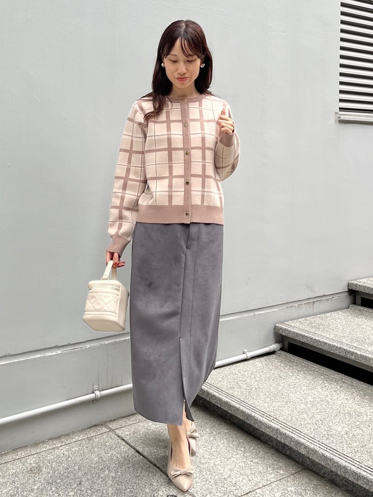 はばさんの「Couture brooch｜【洗える・ストレッチ・通勤】スエード調ダンボールIラインスカート」を使ったコーディネート