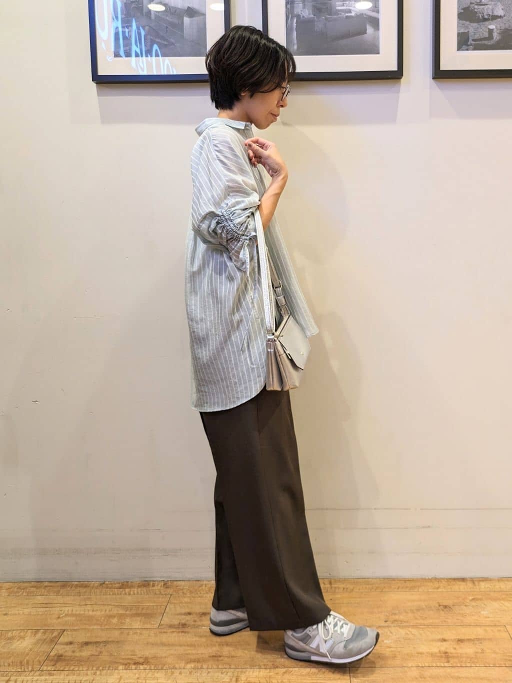 Akiさんの「SHOO･LA･RUE｜【S-LL】程よい透け感 ストライプ柄 お袖ギャザーデザインシャツ」を使ったコーディネート