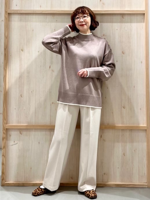 nakoさんの「THE SHOP TK｜【インしないで着られる】金ボタン ハイネックニット/毛玉になりにくい/静電気防止/洗濯機OK」を使ったコーディネート