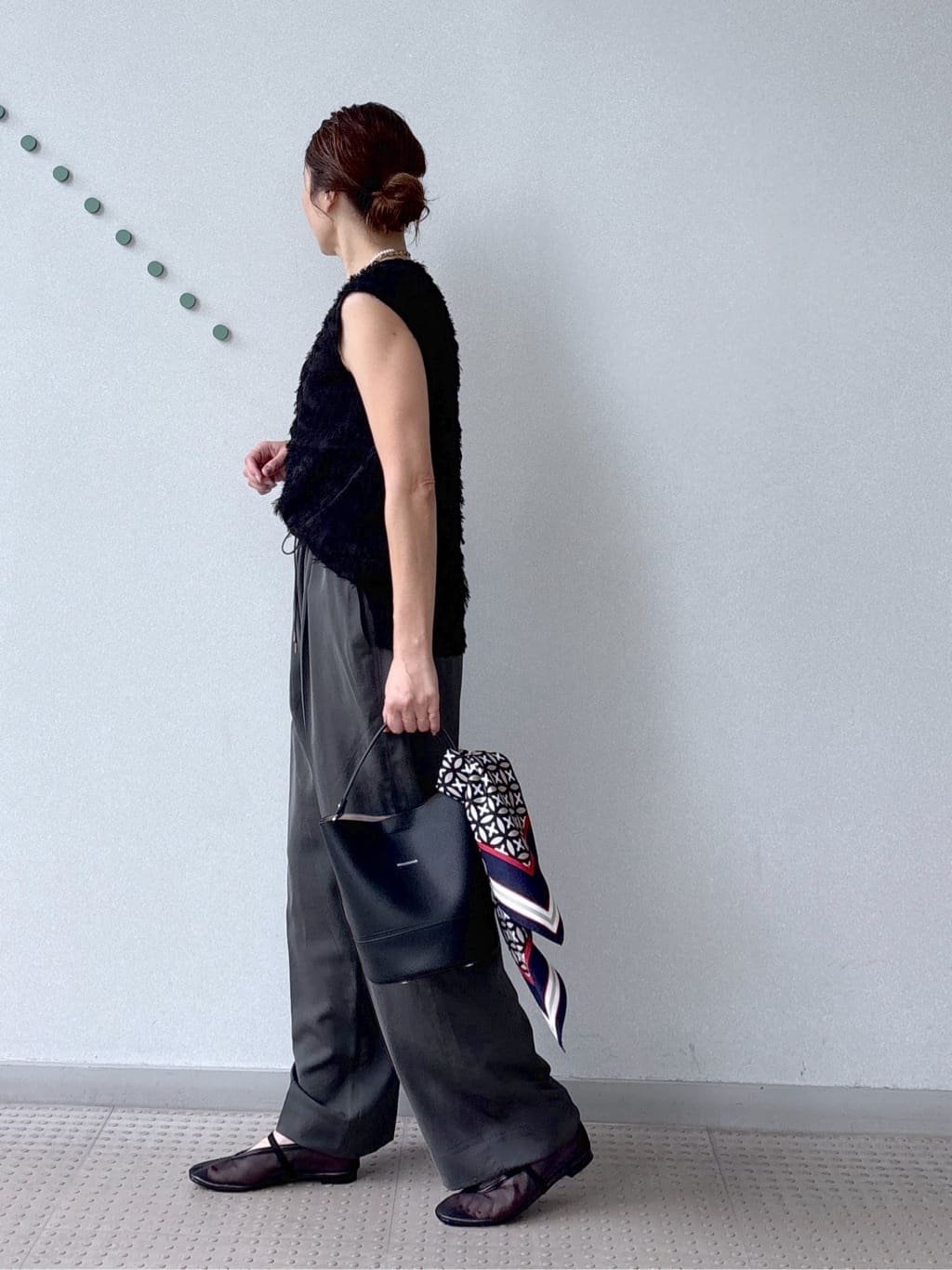 yoshikadoさんの「DRESSTERIOR｜シュリンクレザーバケットBAG」を使ったコーディネート