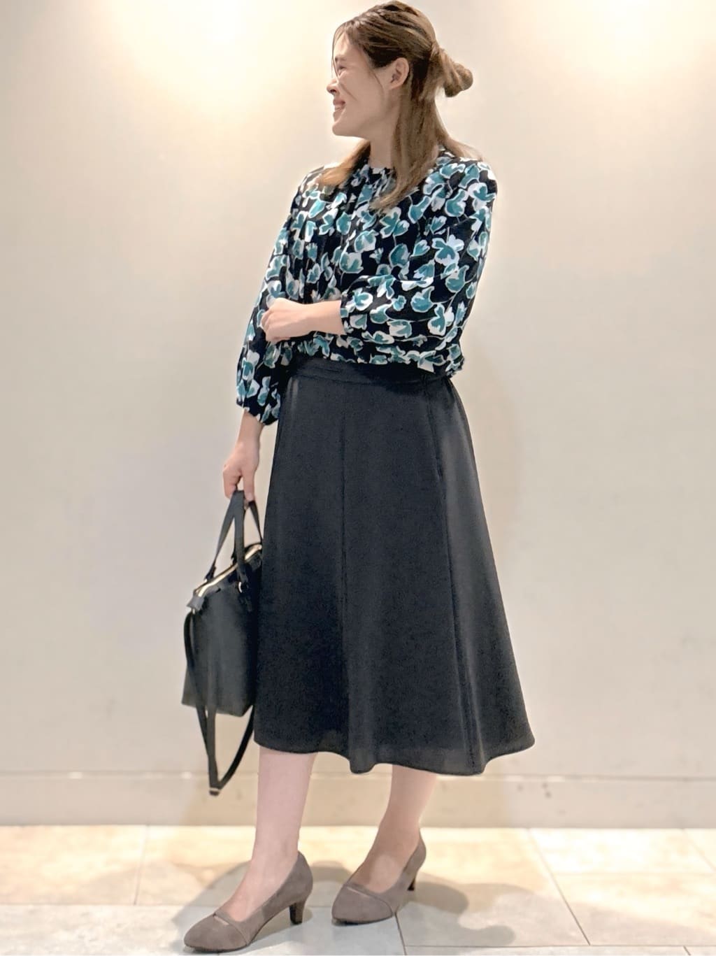 S&auml;K&iuml;さんの「Reflect｜【ジャケットのインナーにおすすめ◎】花柄タックデザインブブラウス」を使ったコーディネート